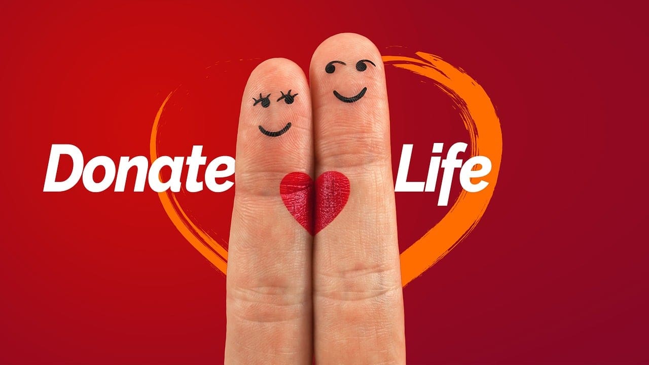 Two fingers with a heart and the words " intimate life ".